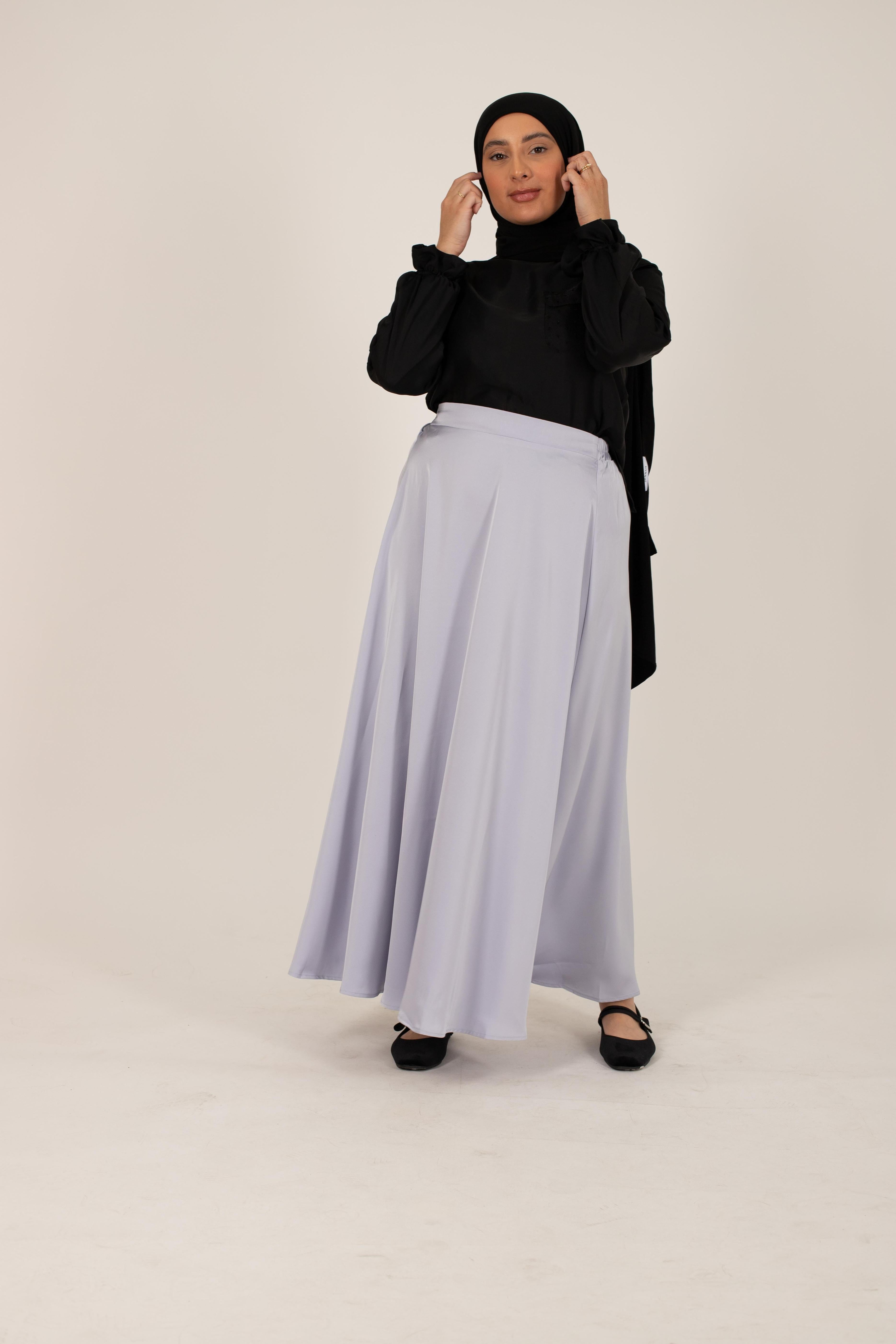 Jupe évasée satin gris clair