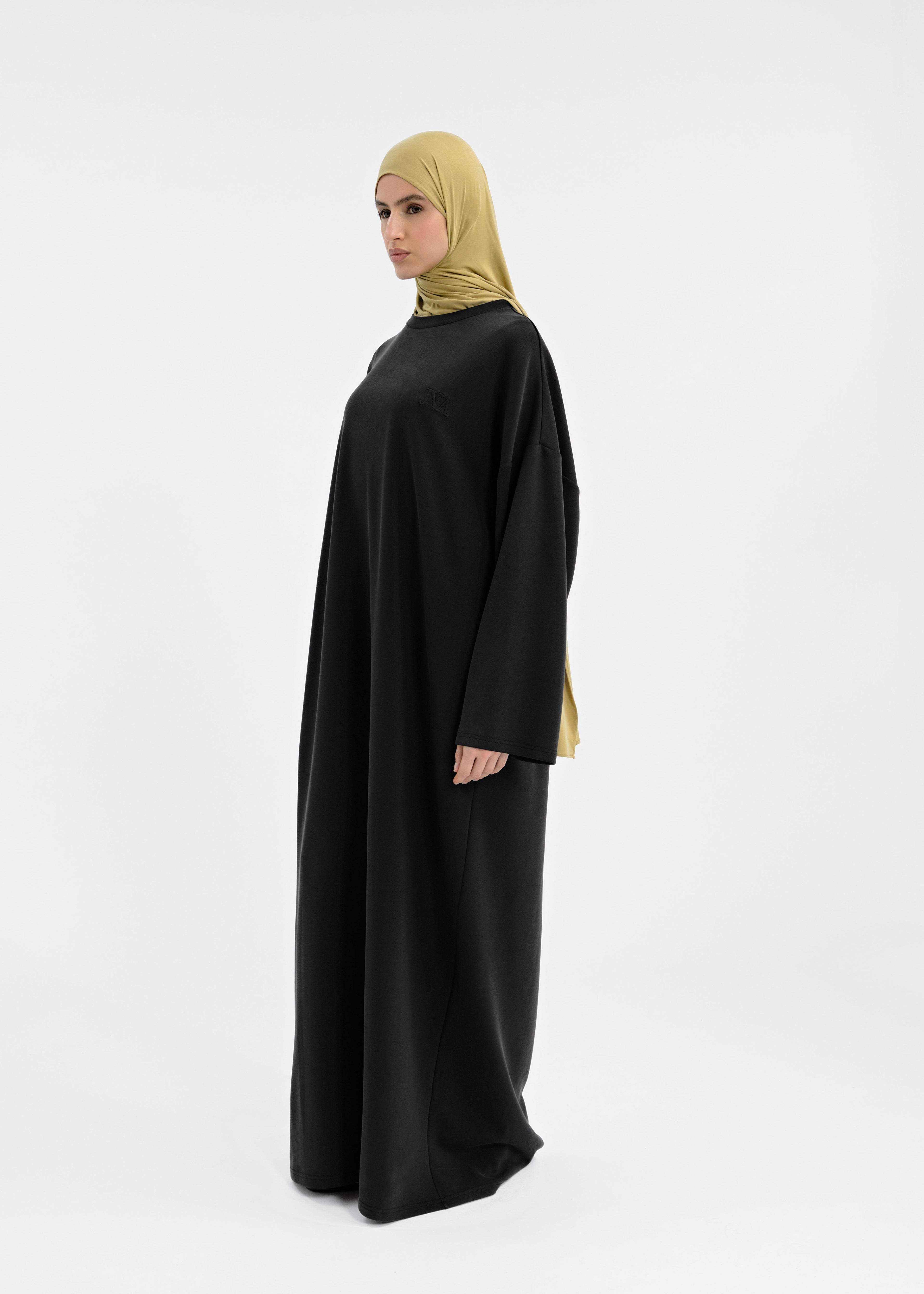 Robe over modal noir