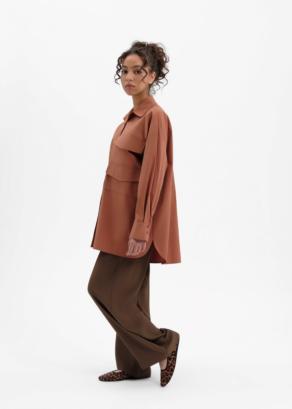 Chemise over pocket earth