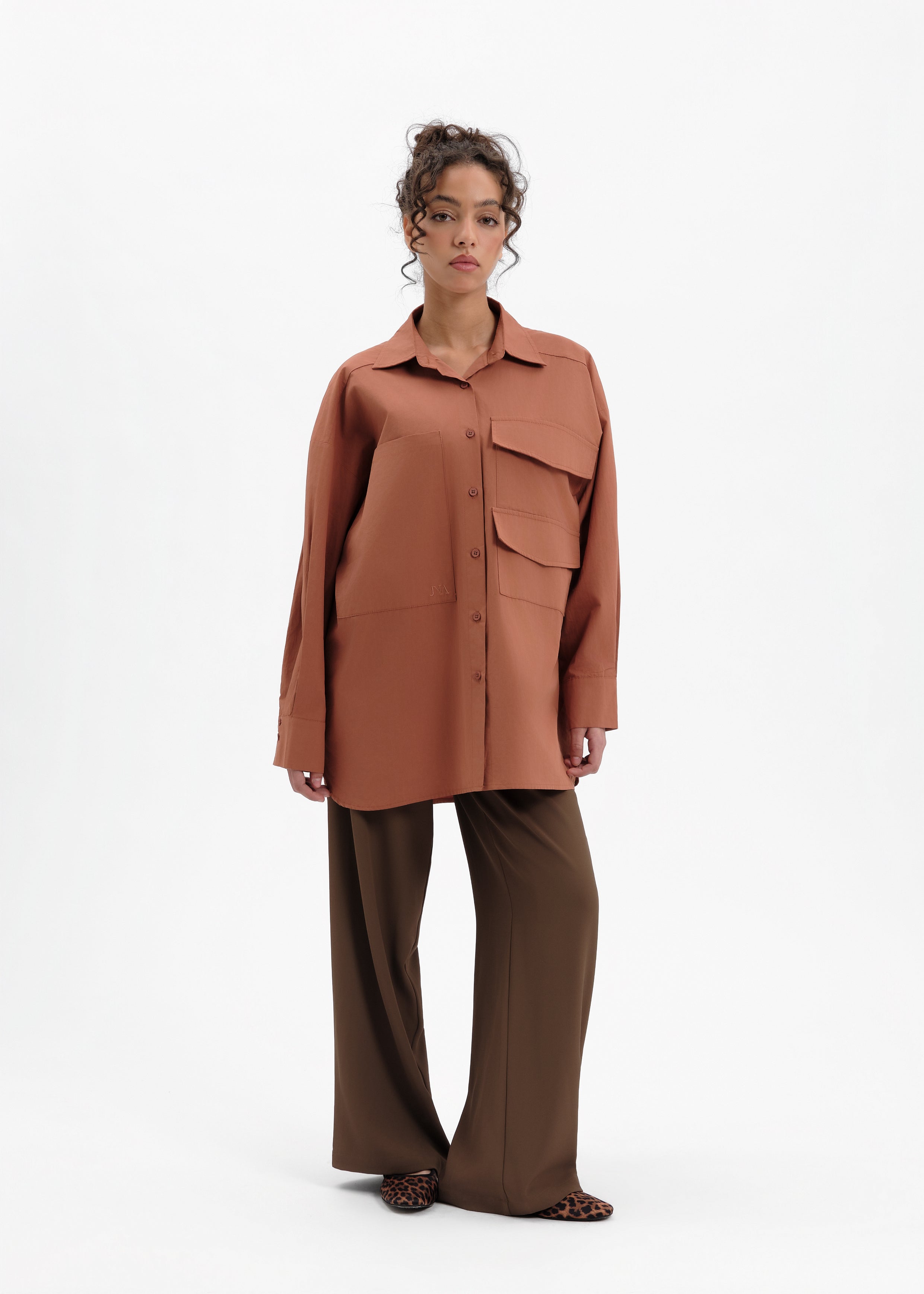 Chemise over pocket earth