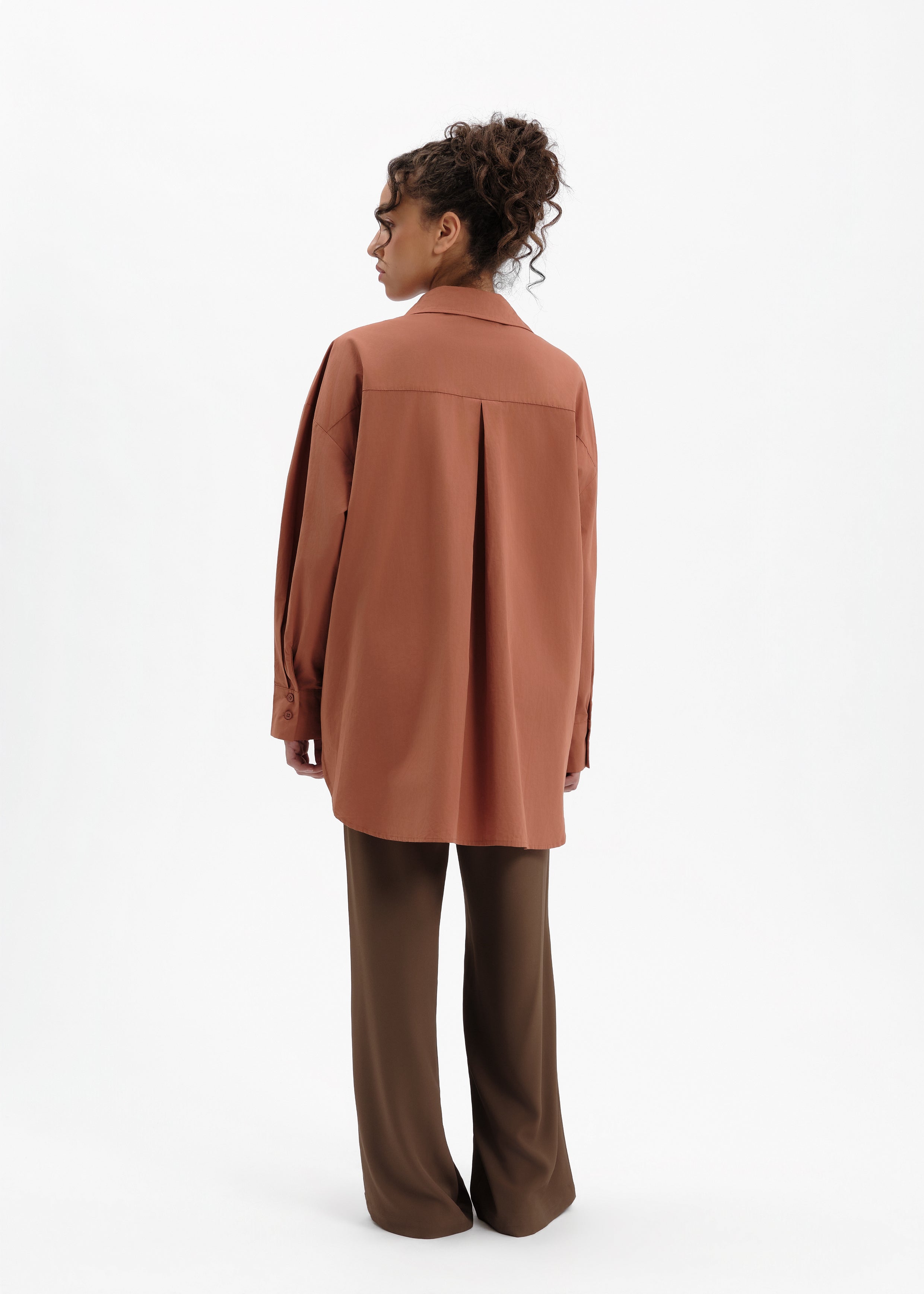 Chemise over pocket earth